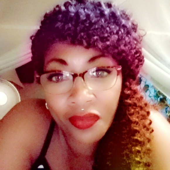 Meet your Posher, Sharon - Picture 1 of 1